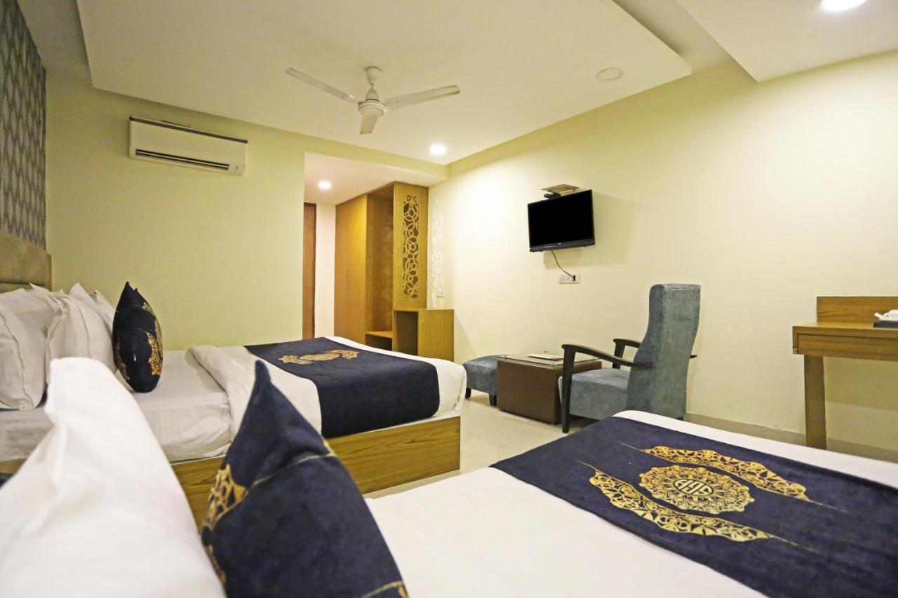 Hotel Grand Suites By D'Capitol Near Delhi Airport Ню Делхи Екстериор снимка