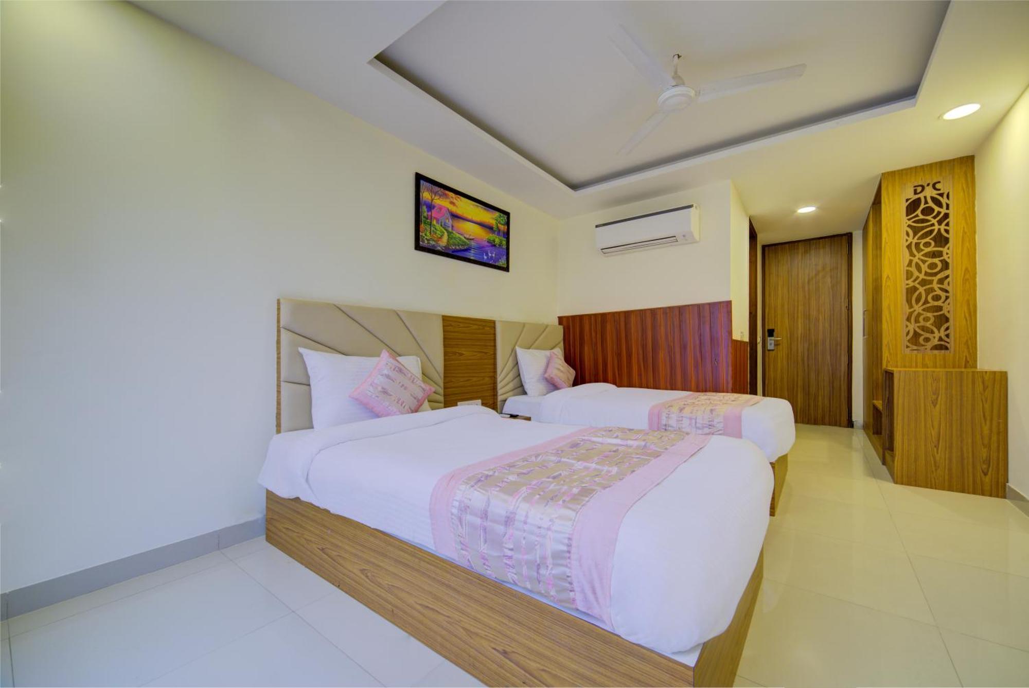 Hotel Grand Suites By D'Capitol Near Delhi Airport Ню Делхи Екстериор снимка