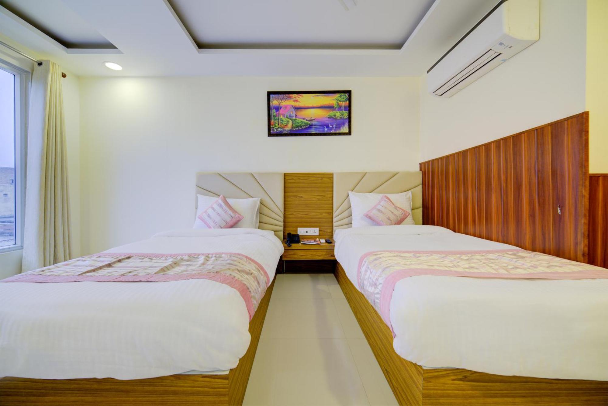 Hotel Grand Suites By D'Capitol Near Delhi Airport Ню Делхи Екстериор снимка