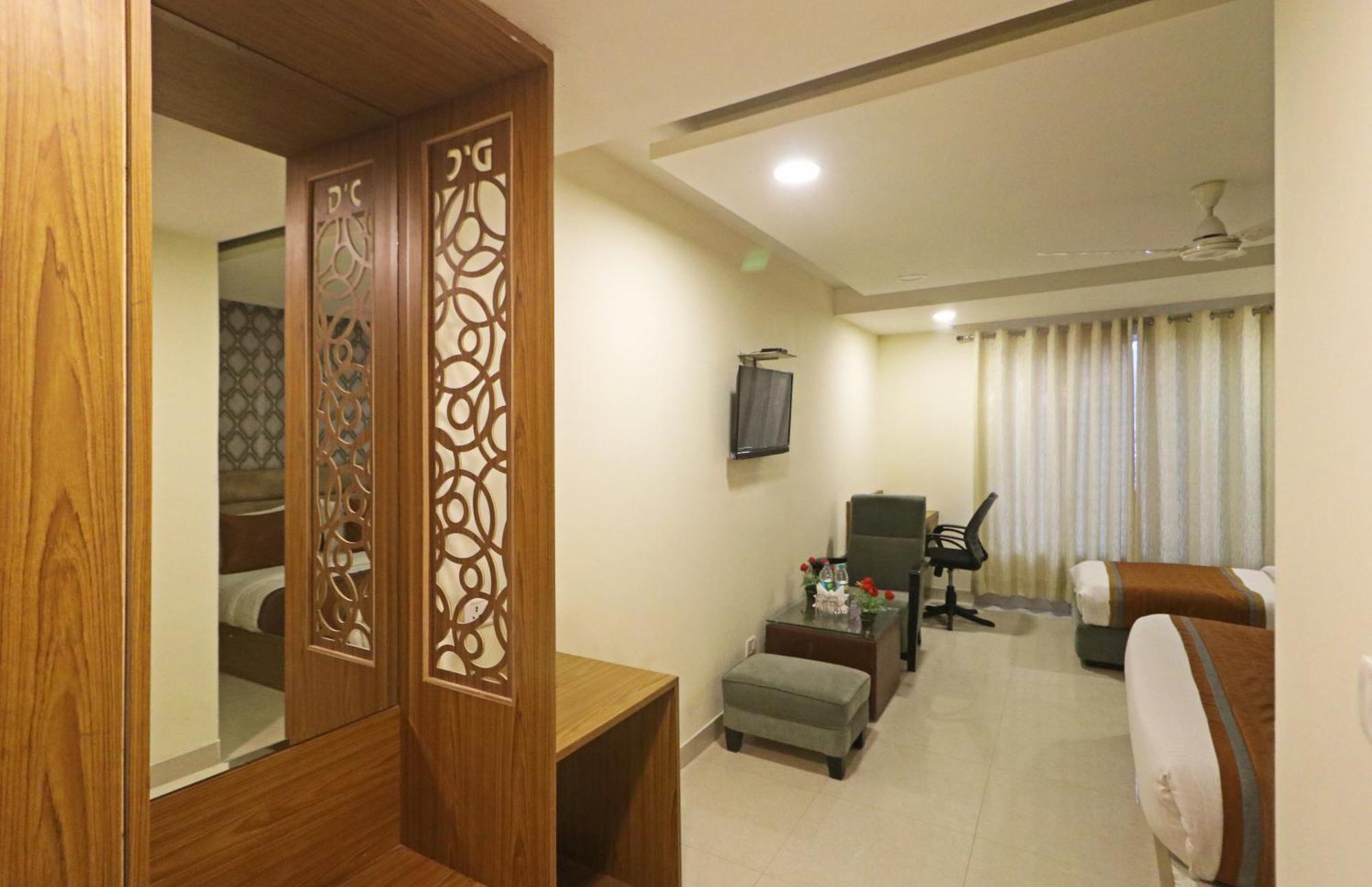 Hotel Grand Suites By D'Capitol Near Delhi Airport Ню Делхи Екстериор снимка
