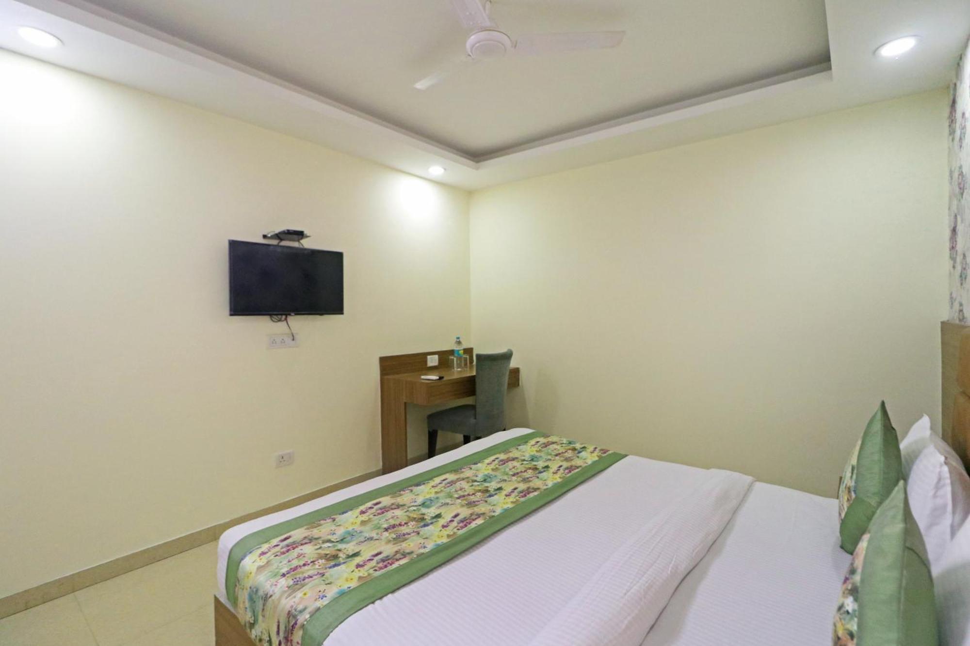 Hotel Grand Suites By D'Capitol Near Delhi Airport Ню Делхи Екстериор снимка