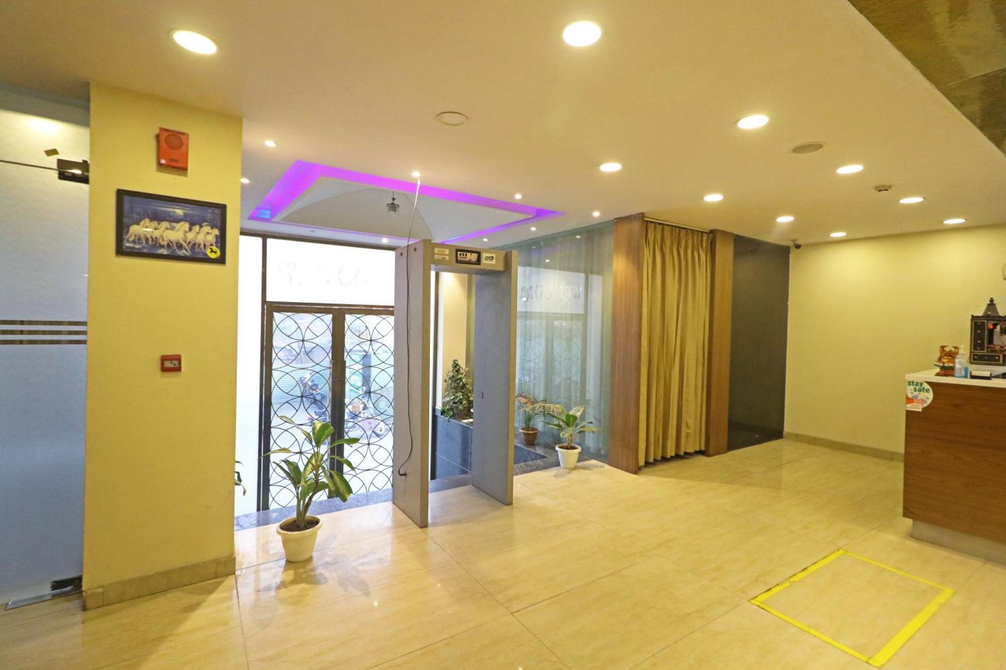 Hotel Grand Suites By D'Capitol Near Delhi Airport Ню Делхи Екстериор снимка
