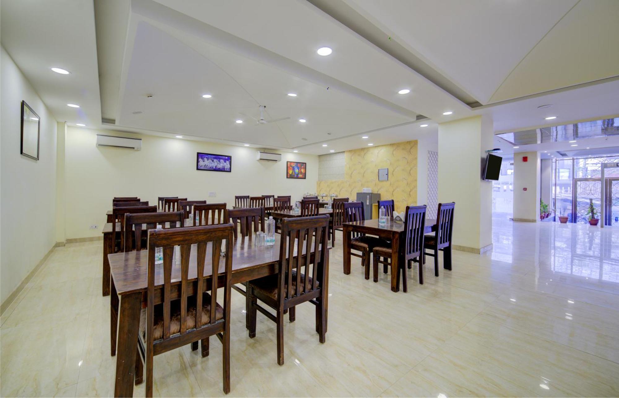 Hotel Grand Suites By D'Capitol Near Delhi Airport Ню Делхи Екстериор снимка