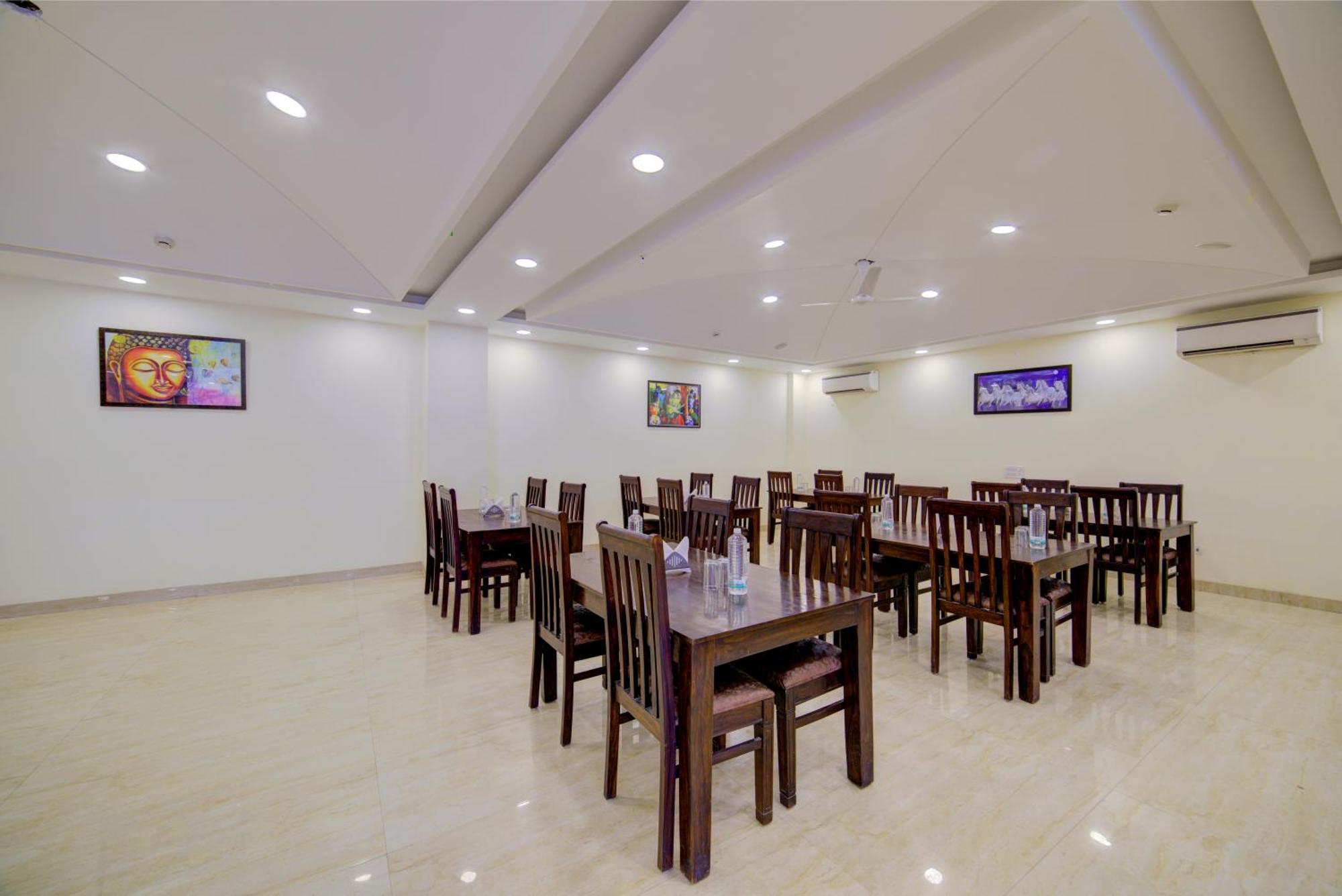Hotel Grand Suites By D'Capitol Near Delhi Airport Ню Делхи Екстериор снимка