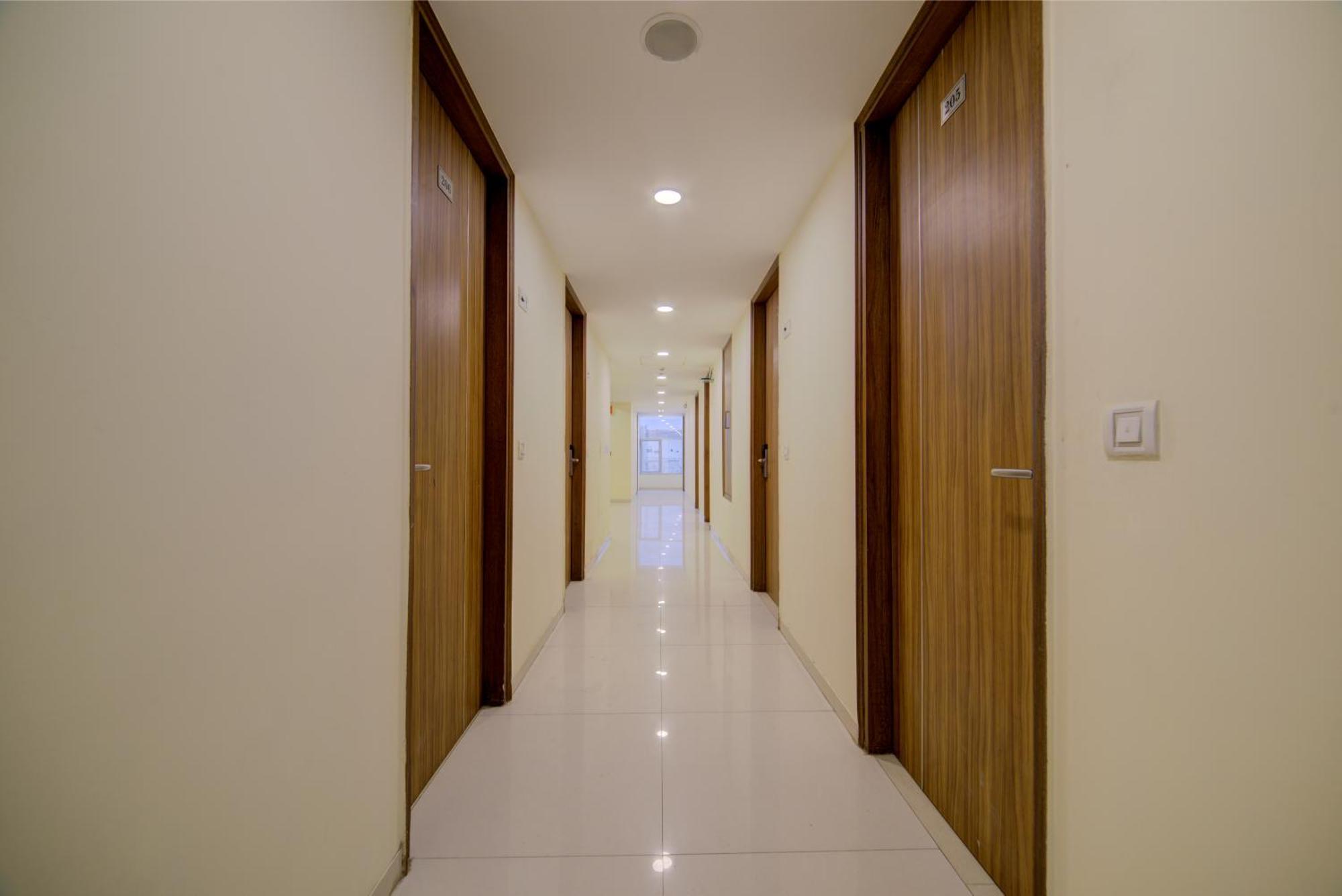 Hotel Grand Suites By D'Capitol Near Delhi Airport Ню Делхи Екстериор снимка