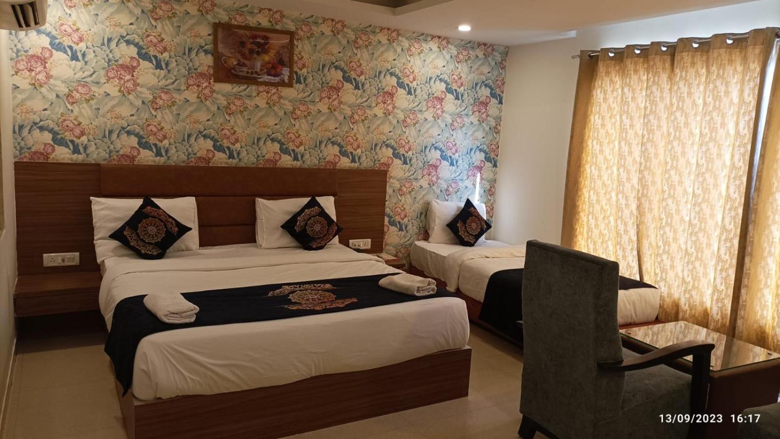 Hotel Grand Suites By D'Capitol Near Delhi Airport Ню Делхи Екстериор снимка
