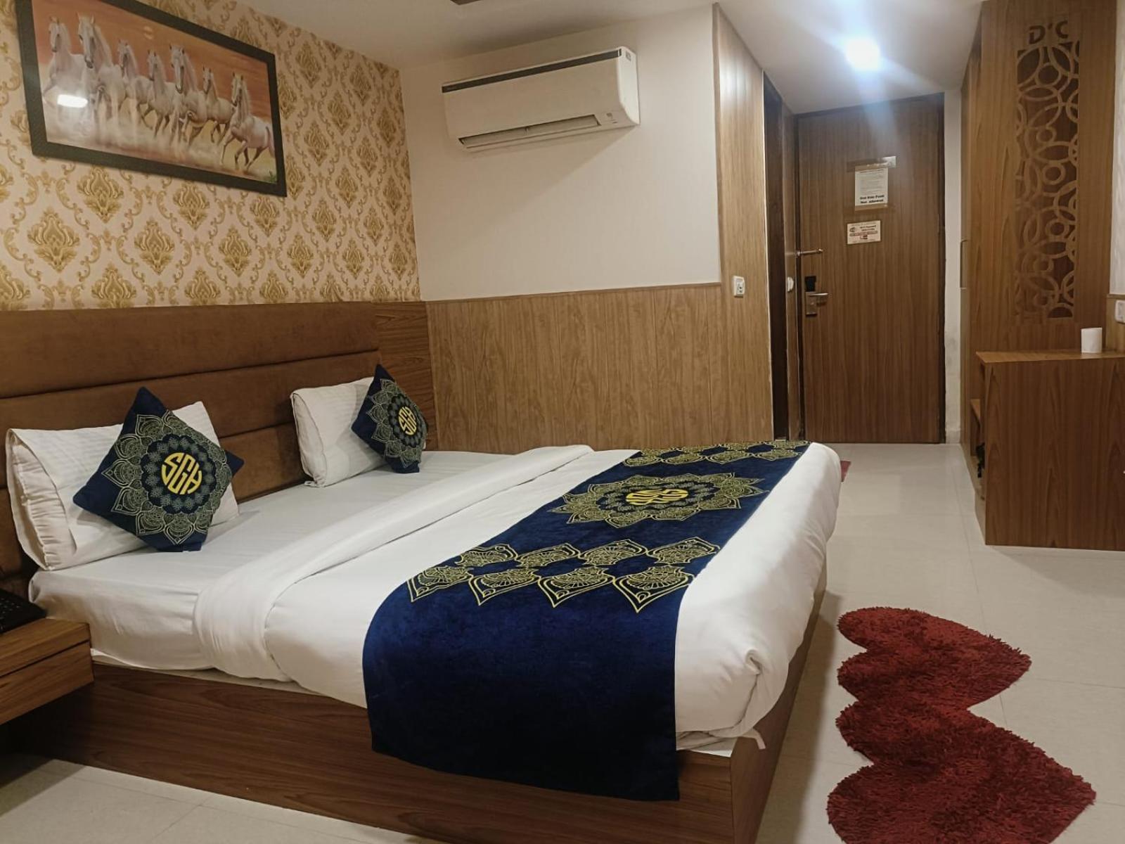 Hotel Grand Suites By D'Capitol Near Delhi Airport Ню Делхи Екстериор снимка