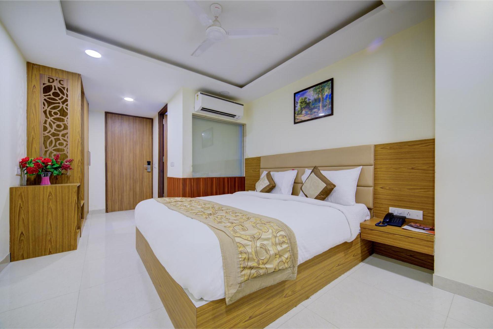 Hotel Grand Suites By D'Capitol Near Delhi Airport Ню Делхи Екстериор снимка