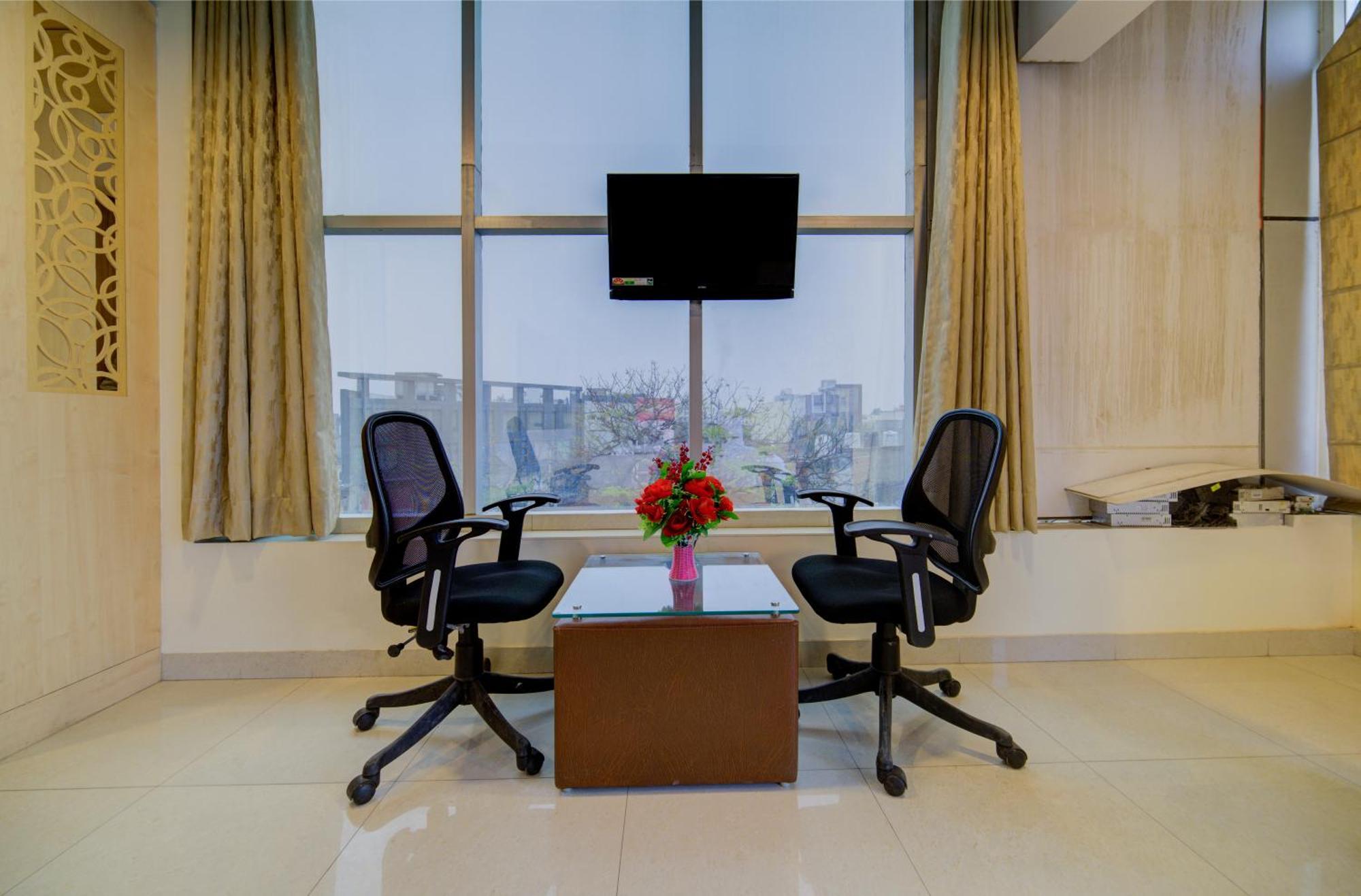 Hotel Grand Suites By D'Capitol Near Delhi Airport Ню Делхи Екстериор снимка